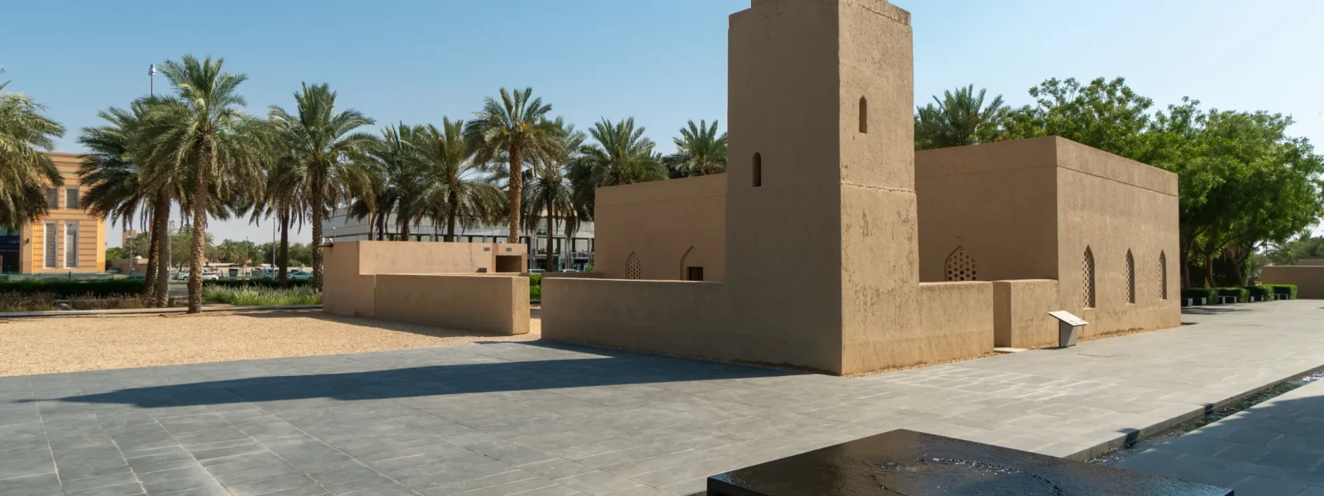 Abu Dhabi City Tour - Old mosque at Qasr Al Muwaiji